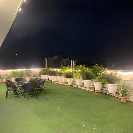 Hotel Aerostar Gold - Opposite Max Healthcare Делхи Екстериор снимка