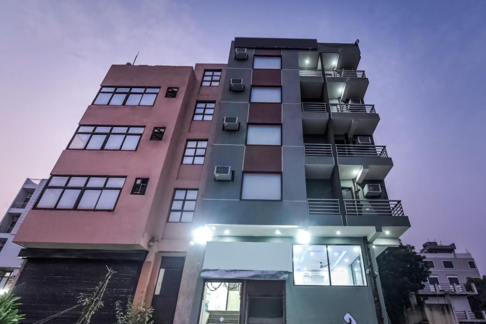 Hotel Aerostar Gold - Opposite Max Healthcare Делхи Екстериор снимка