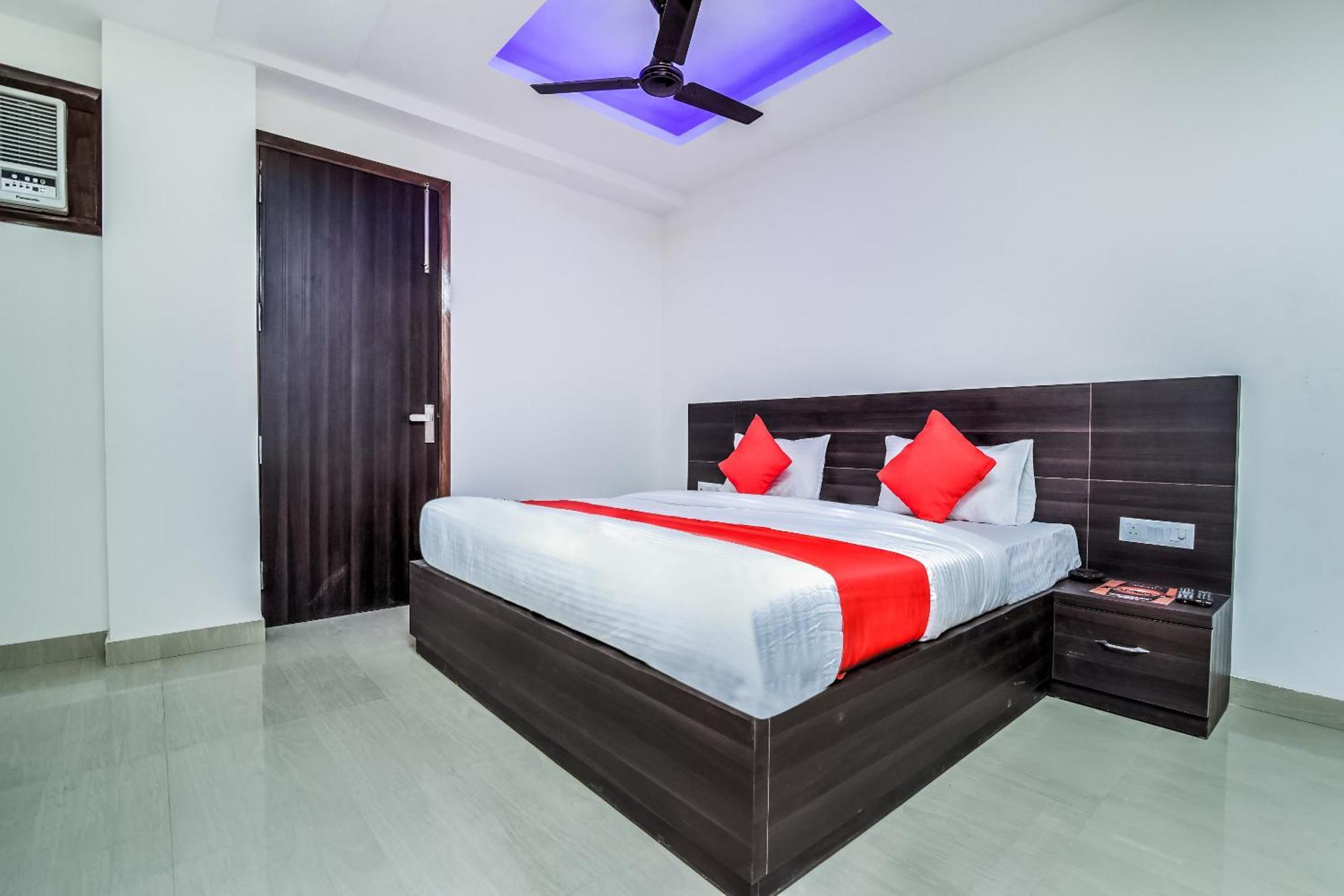Hotel Aerostar Gold - Opposite Max Healthcare Делхи Екстериор снимка