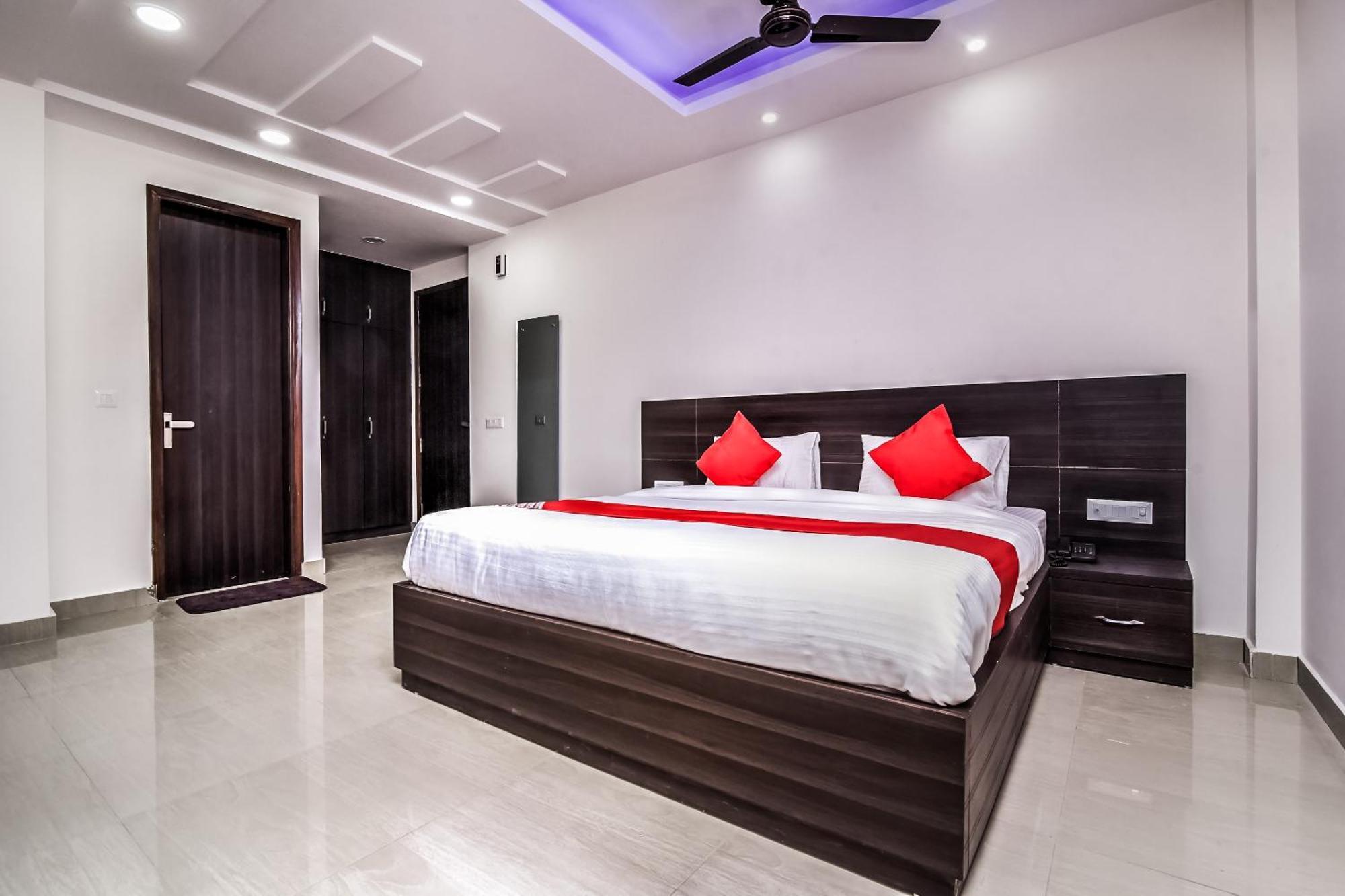 Hotel Aerostar Gold - Opposite Max Healthcare Делхи Екстериор снимка