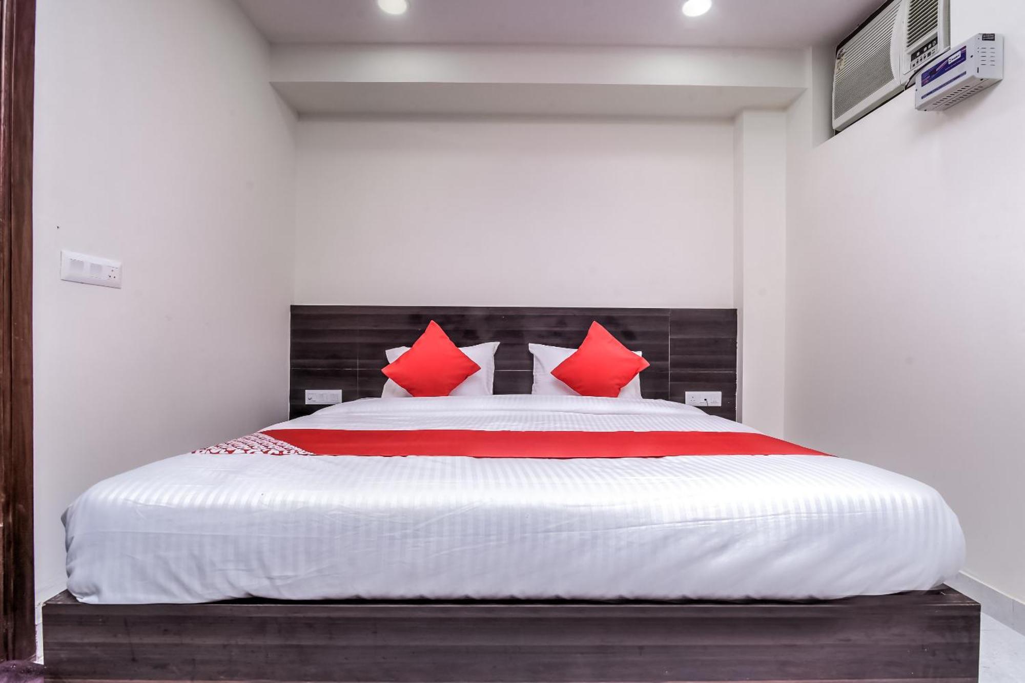 Hotel Aerostar Gold - Opposite Max Healthcare Делхи Екстериор снимка