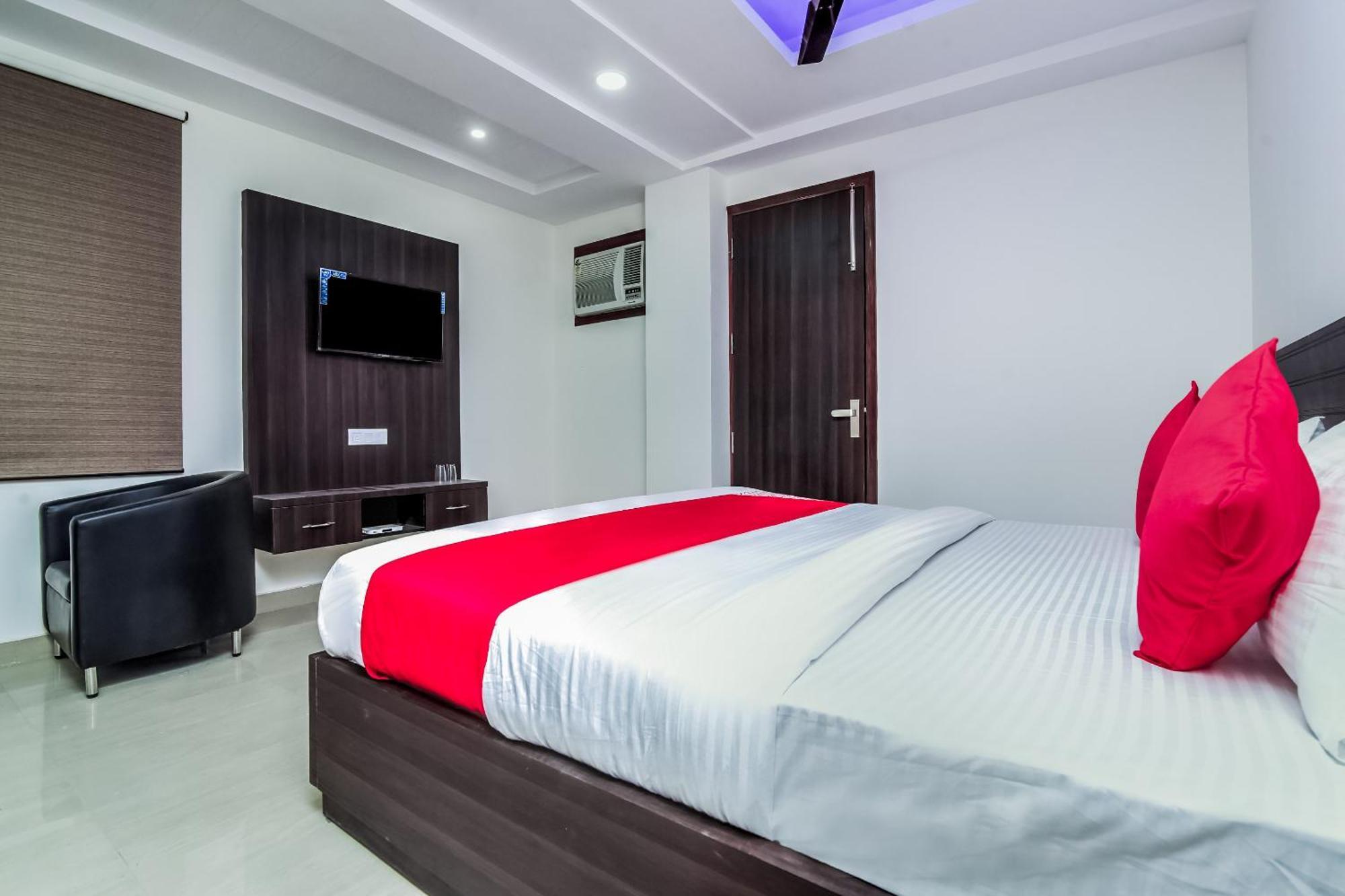 Hotel Aerostar Gold - Opposite Max Healthcare Делхи Екстериор снимка