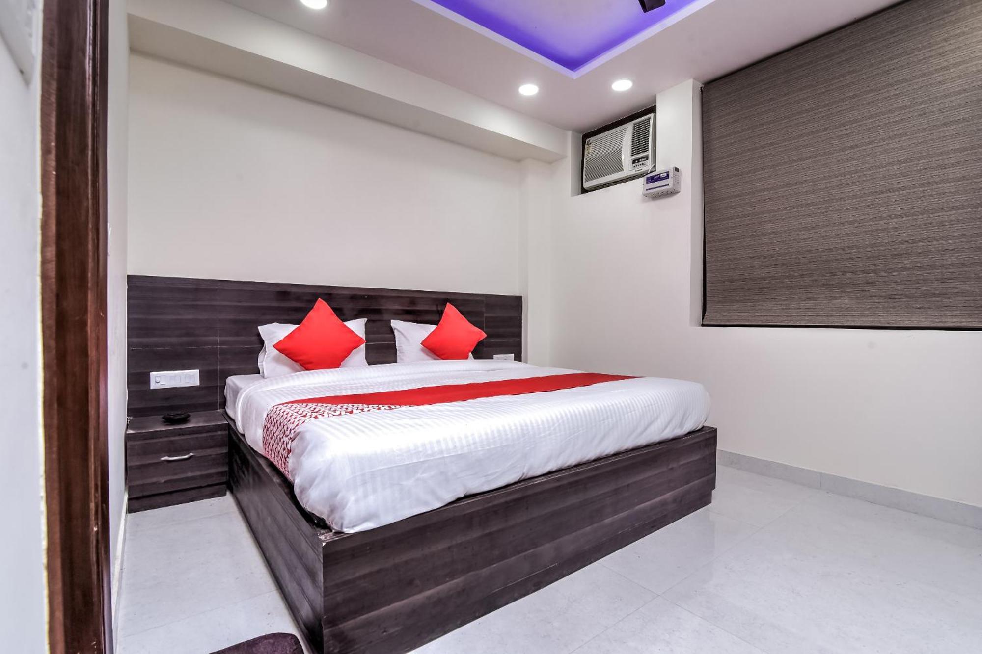 Hotel Aerostar Gold - Opposite Max Healthcare Делхи Екстериор снимка