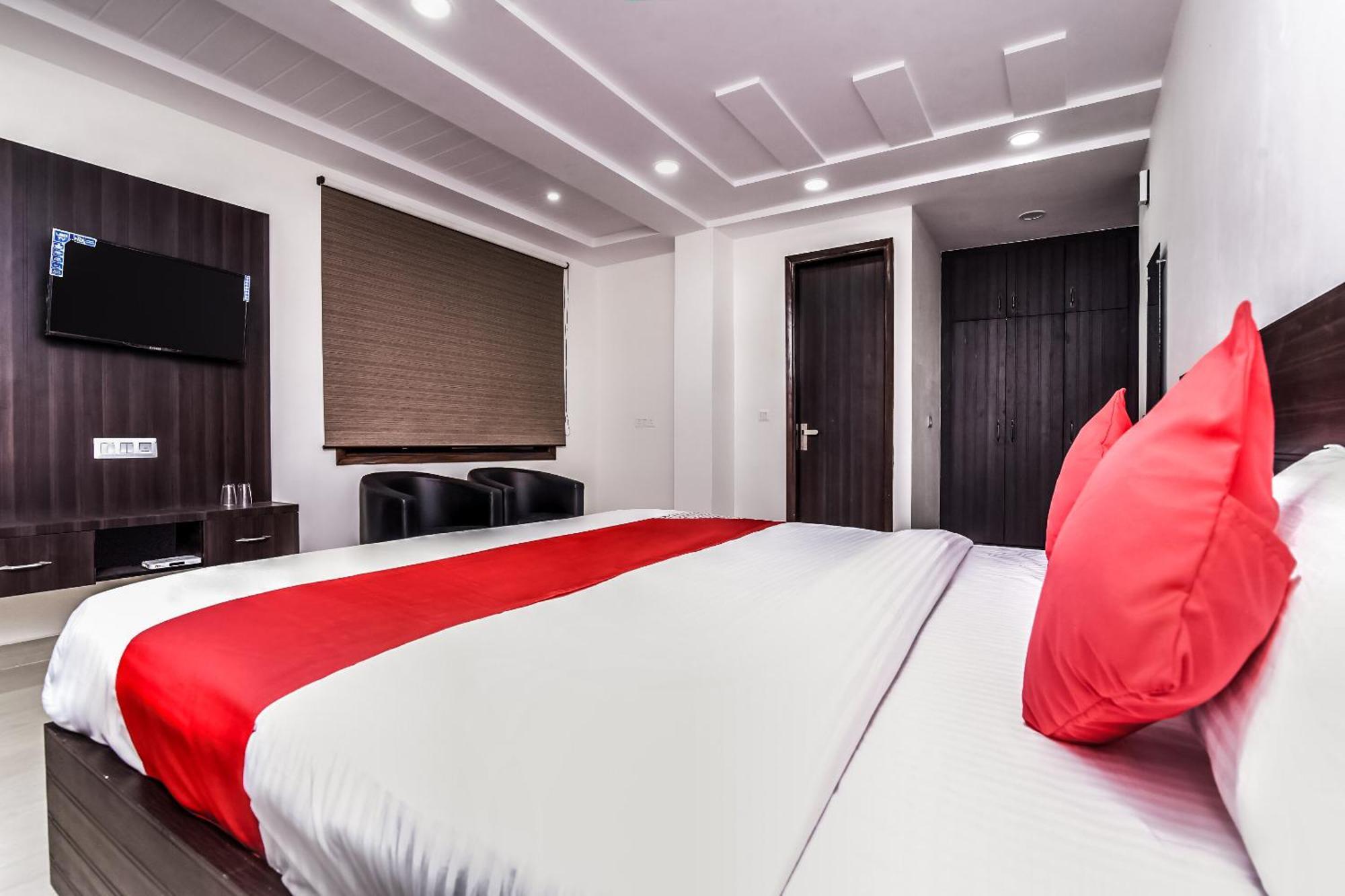 Hotel Aerostar Gold - Opposite Max Healthcare Делхи Екстериор снимка