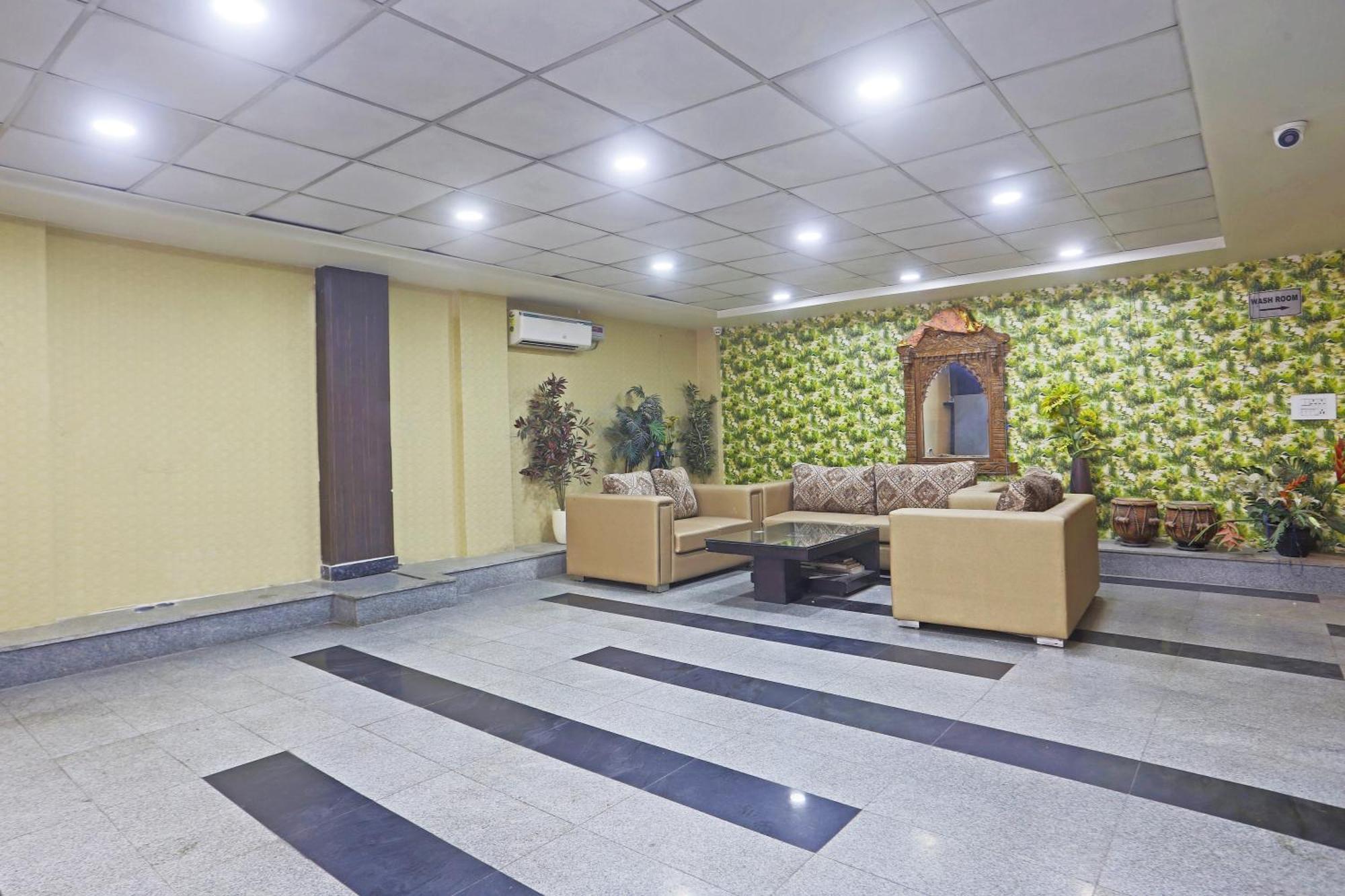 Hotel Aerostar Gold - Opposite Max Healthcare Делхи Екстериор снимка