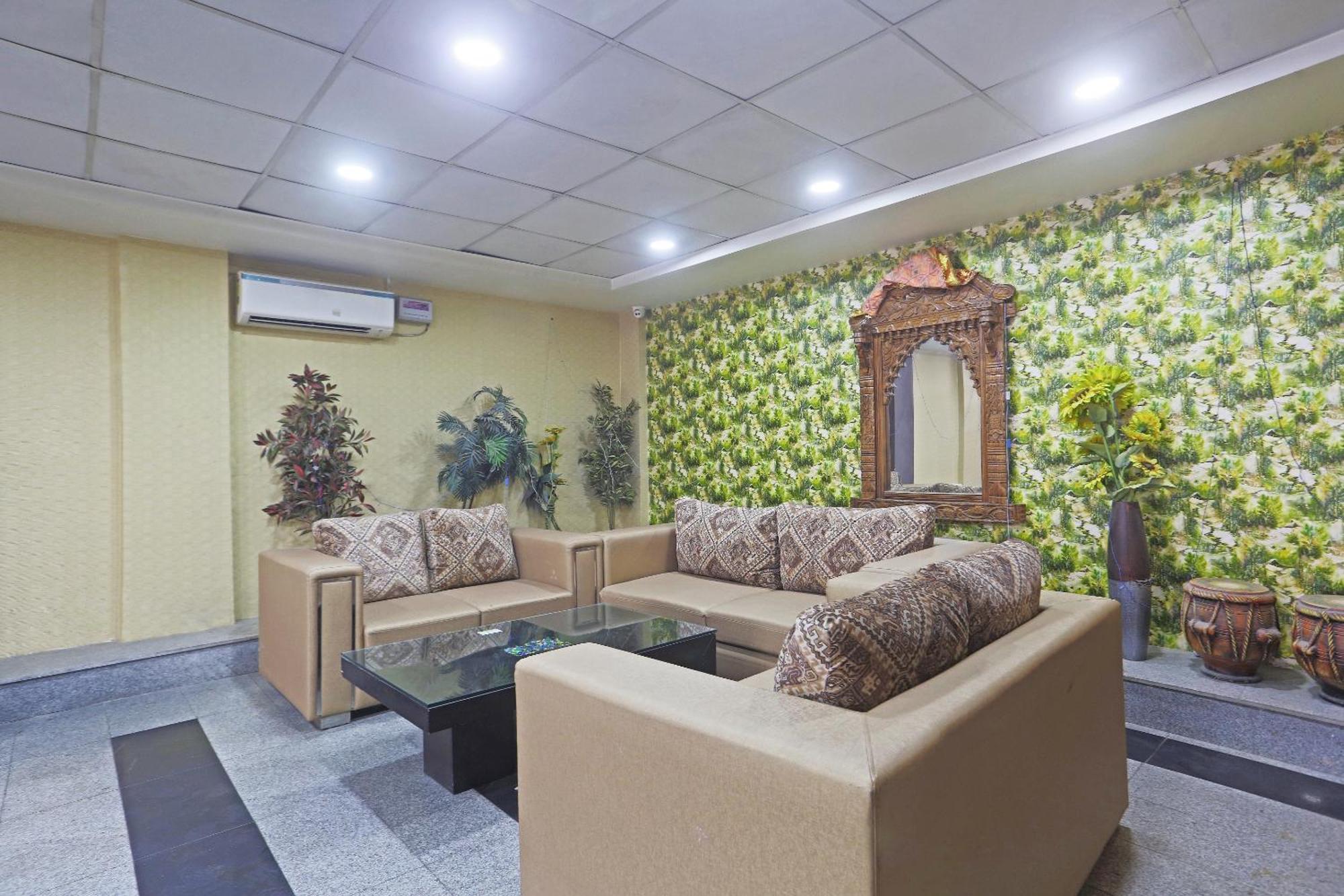 Hotel Aerostar Gold - Opposite Max Healthcare Делхи Екстериор снимка