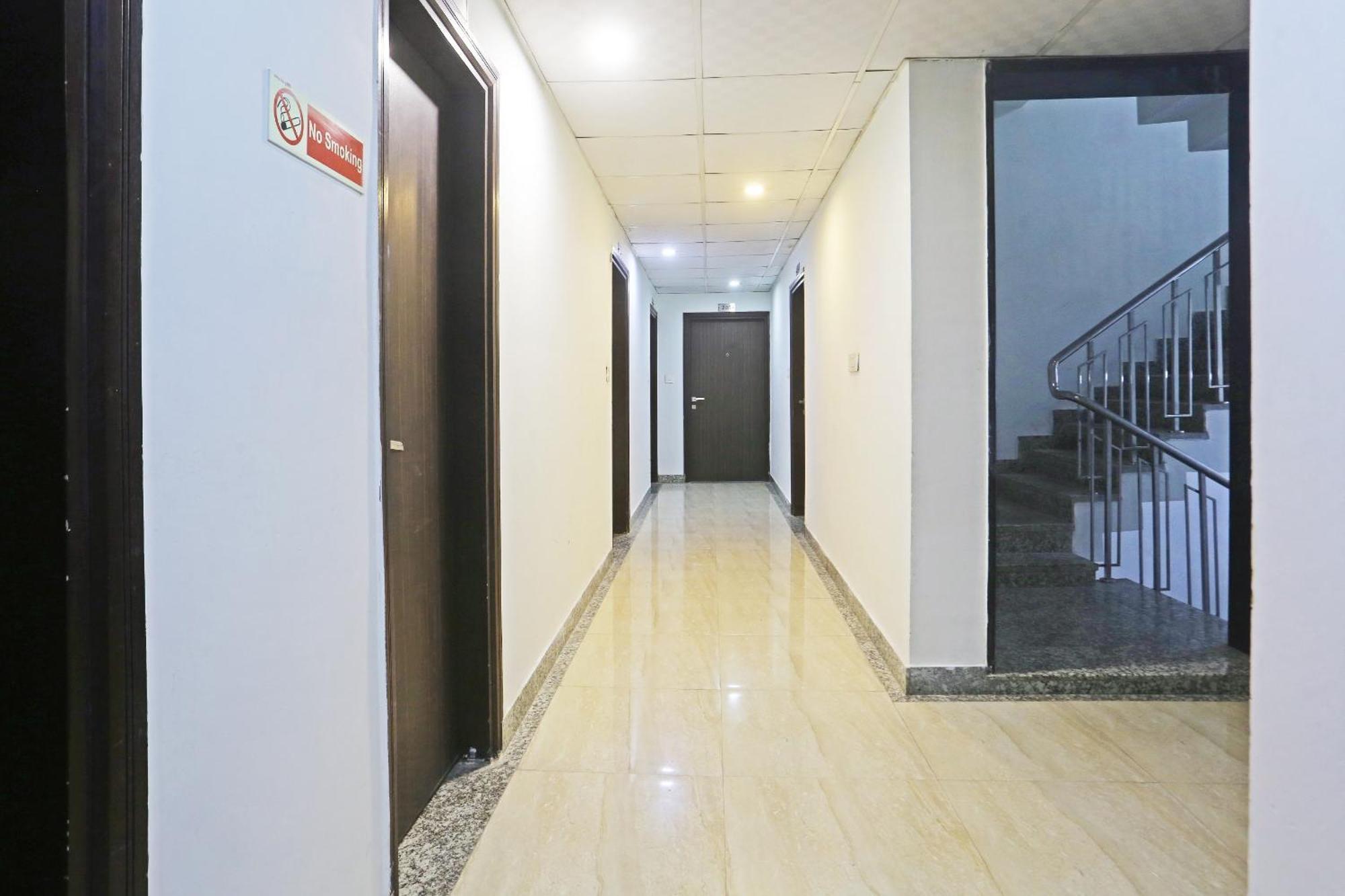 Hotel Aerostar Gold - Opposite Max Healthcare Делхи Екстериор снимка