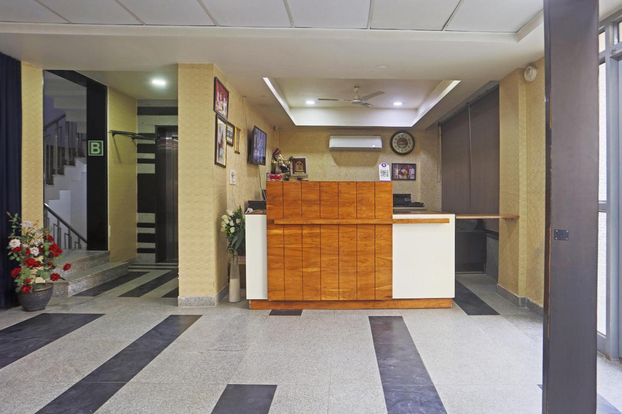 Hotel Aerostar Gold - Opposite Max Healthcare Делхи Екстериор снимка