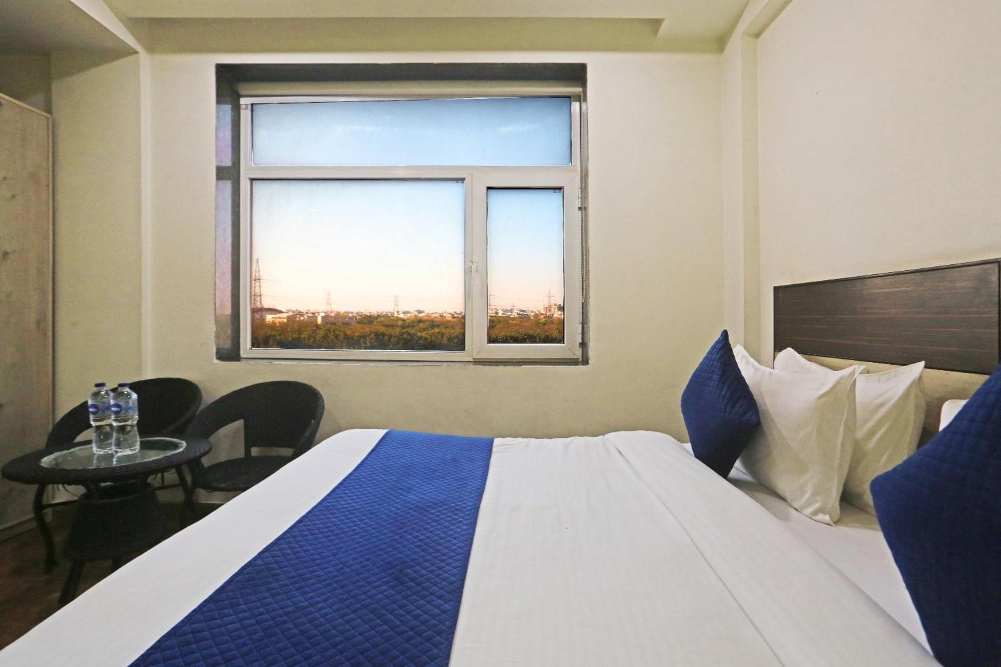 Hotel Aerostar Gold - Opposite Max Healthcare Делхи Екстериор снимка