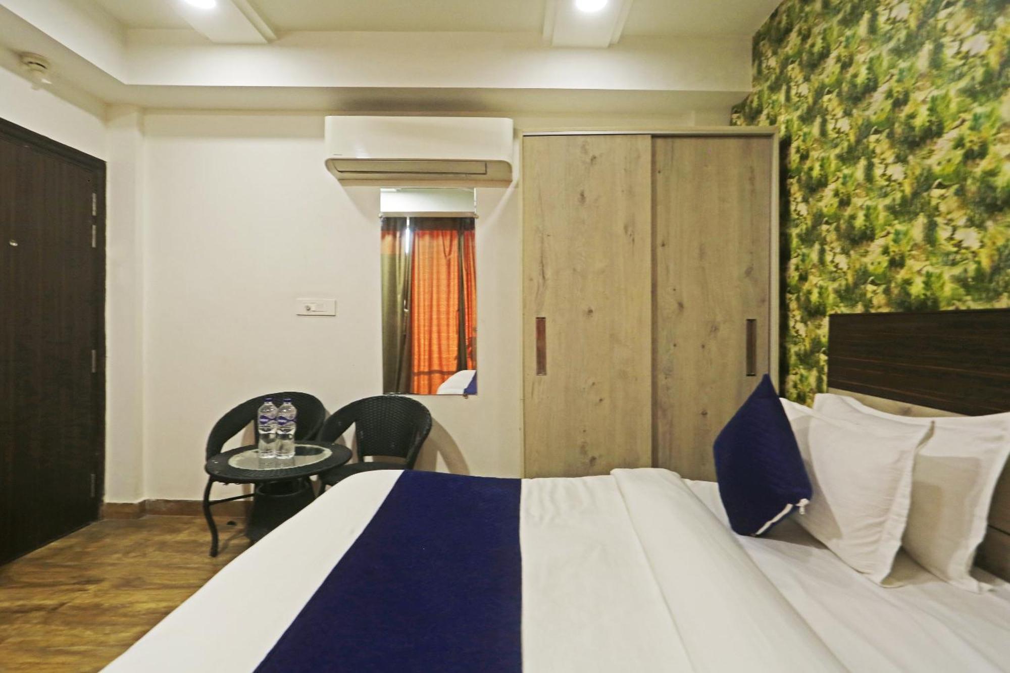 Hotel Aerostar Gold - Opposite Max Healthcare Делхи Екстериор снимка