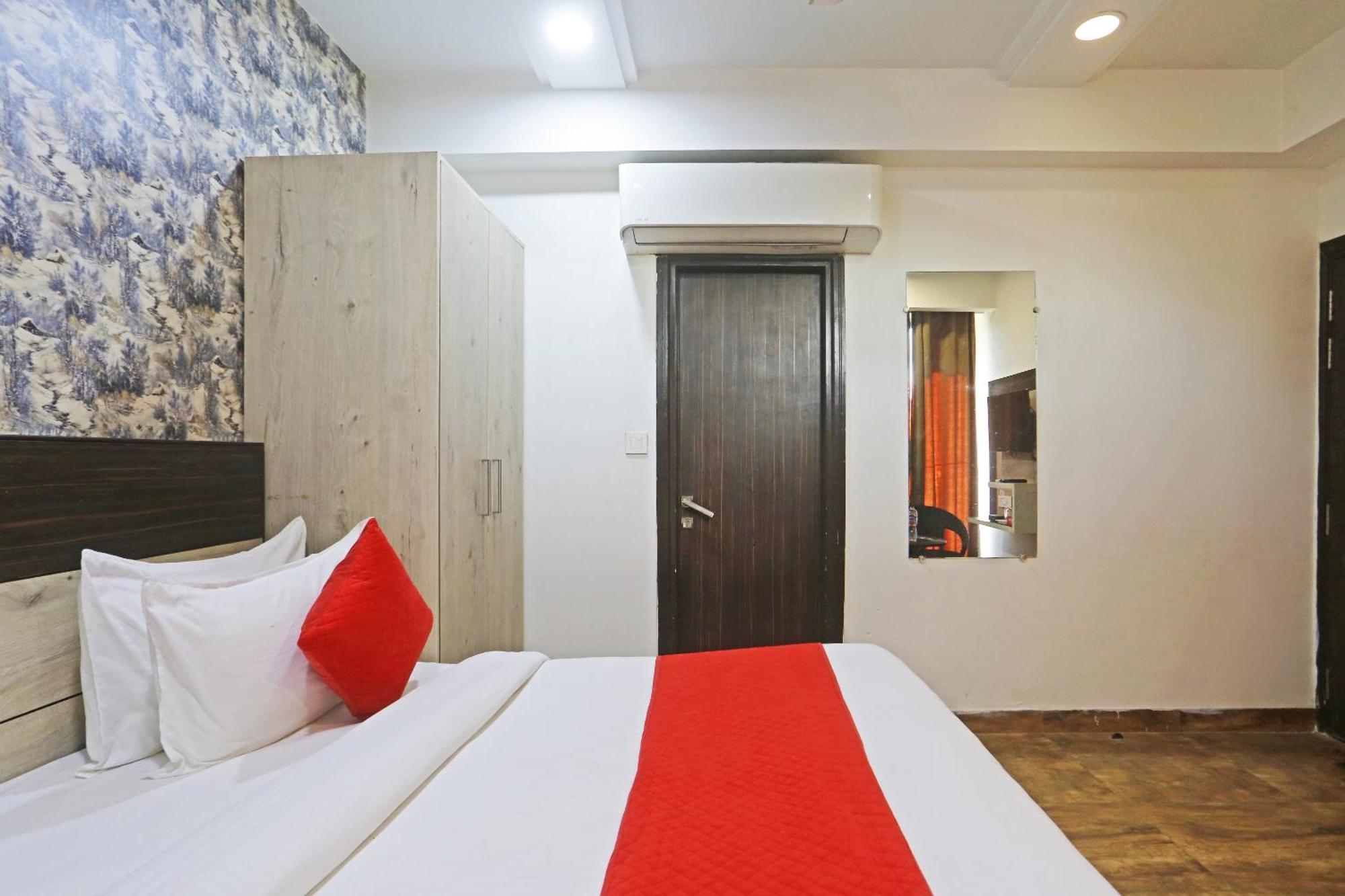 Hotel Aerostar Gold - Opposite Max Healthcare Делхи Екстериор снимка