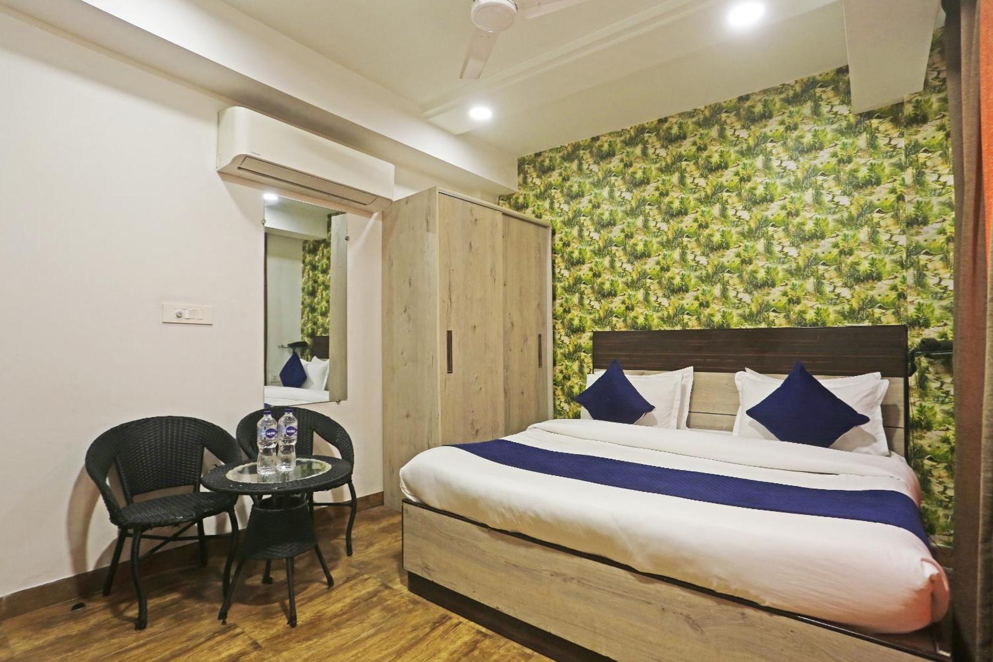 Hotel Aerostar Gold - Opposite Max Healthcare Делхи Екстериор снимка