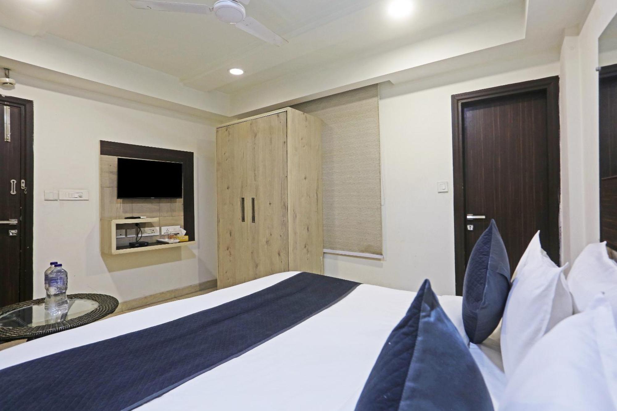 Hotel Aerostar Gold - Opposite Max Healthcare Делхи Екстериор снимка