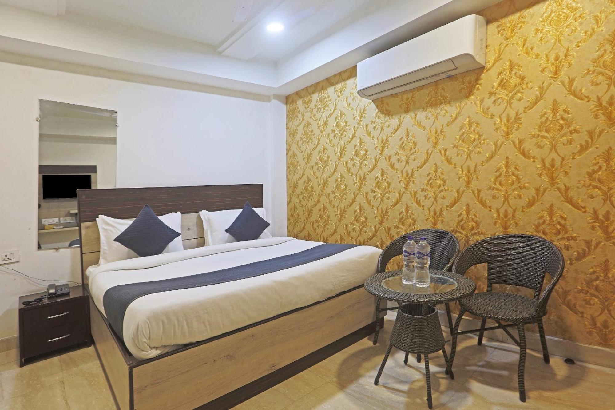 Hotel Aerostar Gold - Opposite Max Healthcare Делхи Екстериор снимка