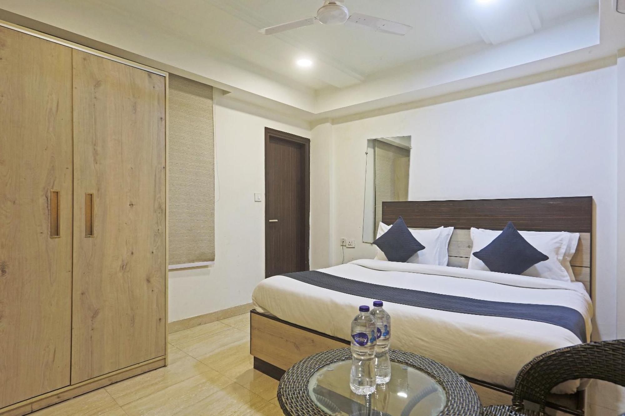 Hotel Aerostar Gold - Opposite Max Healthcare Делхи Екстериор снимка